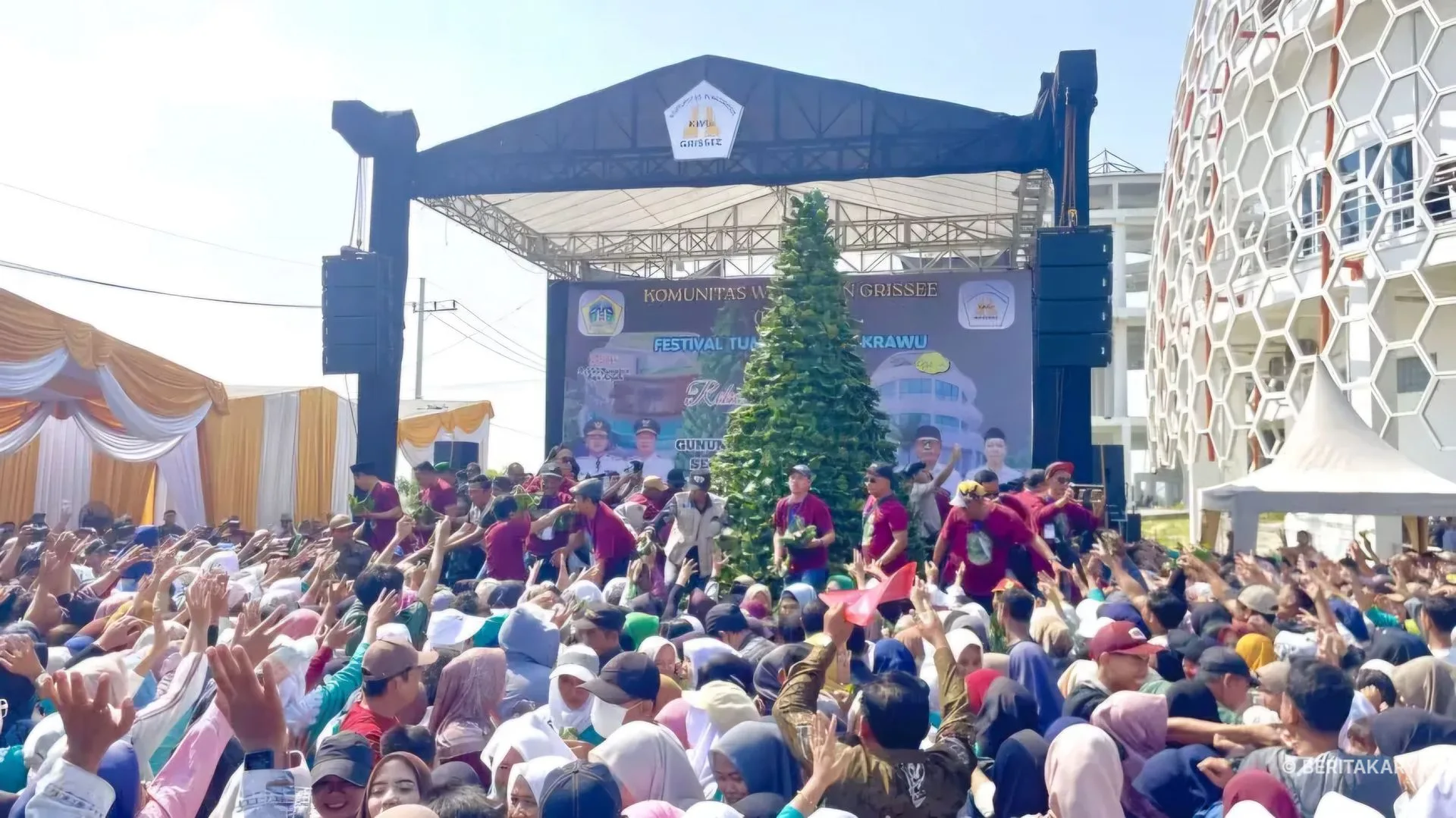 Puluhan Pengunjung Kehilangan HP dan Dompet di Festival Nasi Krawu Gresik, Pengamanan Disorot, Panitia Belum Beri Penjelasan